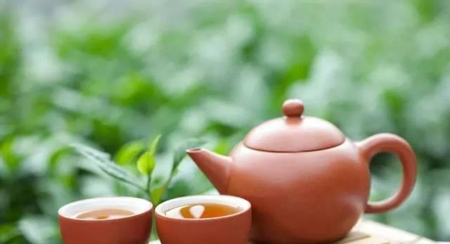 喝红茶的好处和功效_经常喝红茶的好处_喝滇红茶有什幺好处