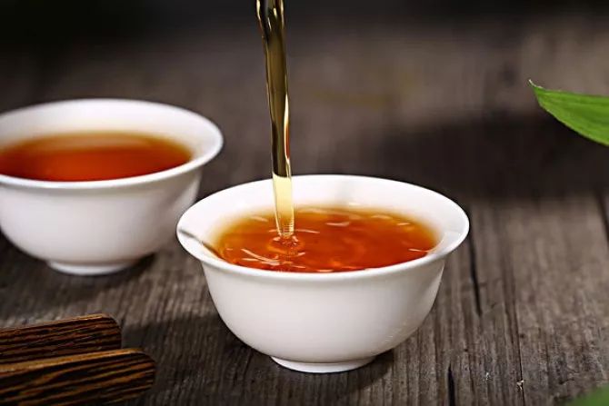 绿茶和红茶哪个对胃好_绿茶和红茶哪个对胃好_喝绿茶好还是红茶好