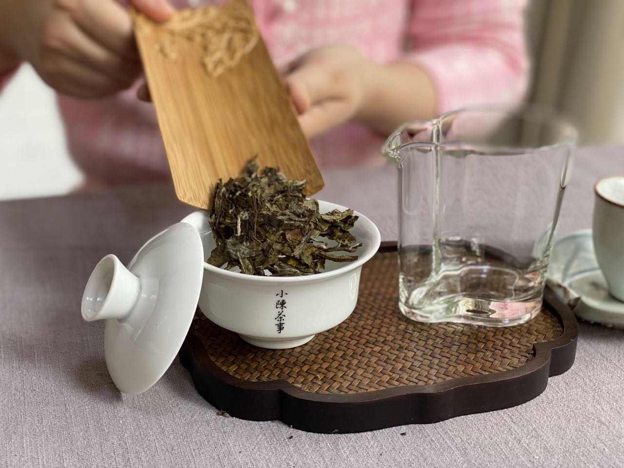 同是春白茶，散茶和饼茶有什么区别？村姑陈说出了4点区别，收好