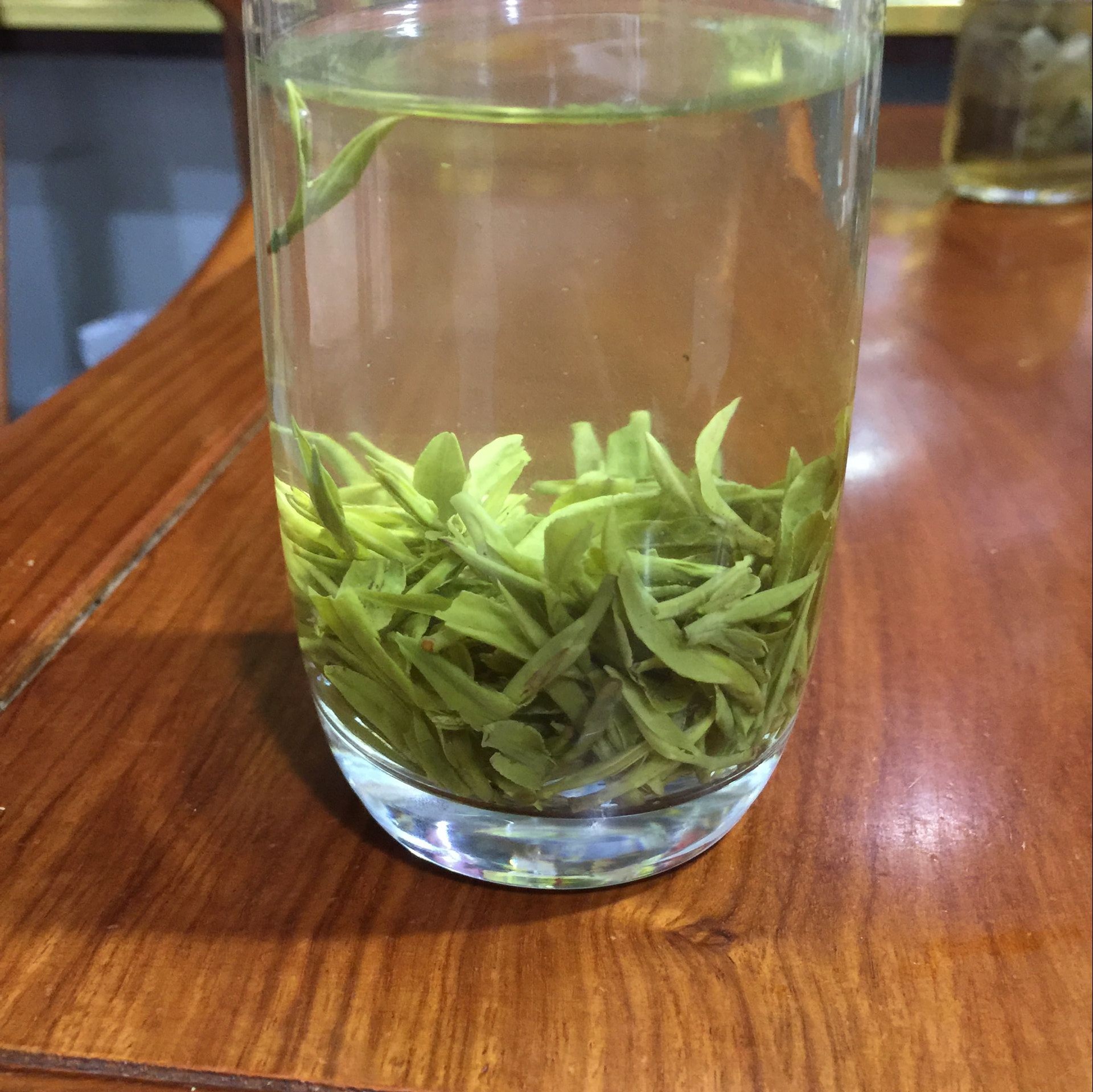 西湖龙井是绿茶吗(西湖龙井明前茶价格2023)